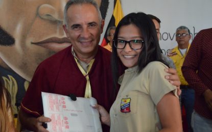 Freddy Bernal: “Por su esfuerzo y dedicación estudiantes tachirenses reciben Tablet Canaimitas”