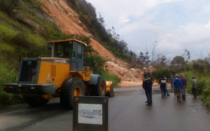 Gobierno Bolivariano atiende emergencia en carretera Troncal 5 de Táchira