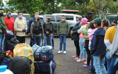 Otro grupo de venezolanos retornan a su ciudad de origen