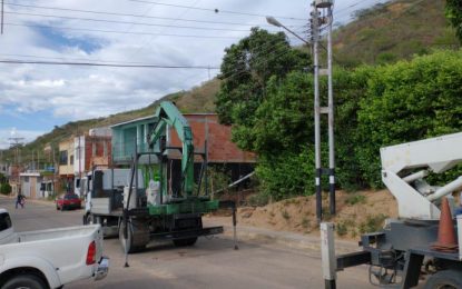 Instalan dos transformadores en el sector Cayetano Rendón de San Antonio