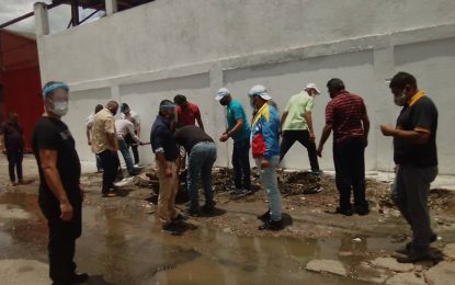 Trabajadores realizan mantenimiento en los alrededores de Transtáchira