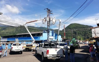 Sustituyen dos transformadores de distribución en el sector Ruiz Pineda