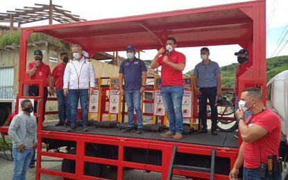 Operativa cisterna Pulpo de gas en comunidades afectadas de Junín