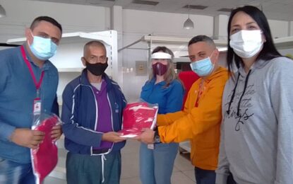 Personal de seguridad de Mercal Táchira reciben dotación de indumentaria