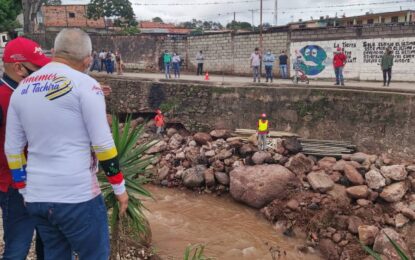 Protectorado anuncia que puente La Chivata será inaugurado en cuatro meses con dos canales 