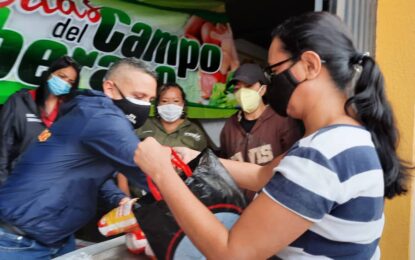 Mercal atendió con combos proteicos a familias de la comunidad Santa Teresa en San Cristóbal