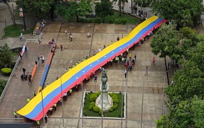 Tachirenses reciben mes bicentenario con amanecer tricolor