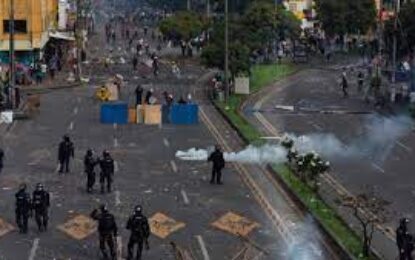 Alertan sobre seguridad de periodistas en medio de represión contra manifestantes en Cali, Colombia