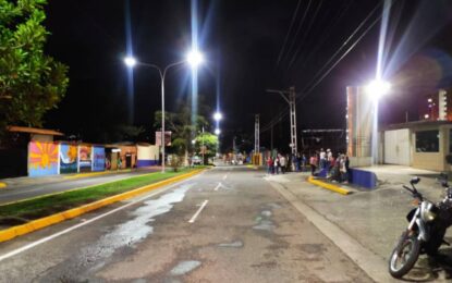 150 lámparas Led iluminan la avenida Los Angustinos