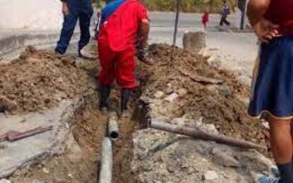 Hidrosuroeste arregla tubería en el sector Samparote del municipio Sucre