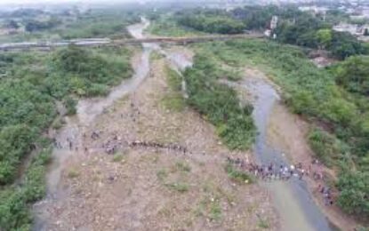 Combates entre grupos armados en la frontera de Colombia con Venezuela dejan una veintena de muertos