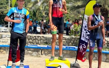 Cristopher Cárdenas medalla de plata en nacional de Triatlón