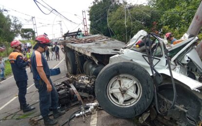 Accidente de tránsito deja dos personas fallecidas y 9 lesionados