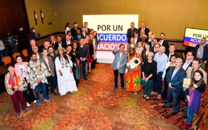 Petro busca sentar bases para gran acuerdo nacional en Colombia