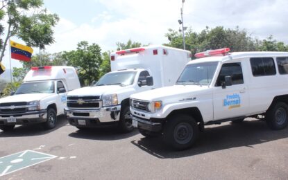 Gobernador Bernal entrega 26 vehículos rehabilitados para atención primaria y preventiva en Táchira