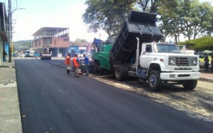 Asfaltado en el casco central de Santa Ana del Táchira