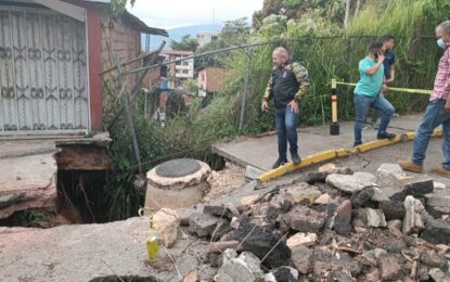 Avanza reparación de colectores en la Av. 19 de abril