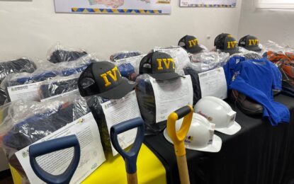 IVT dota al personal obrero de uniformes e implementos de seguridad