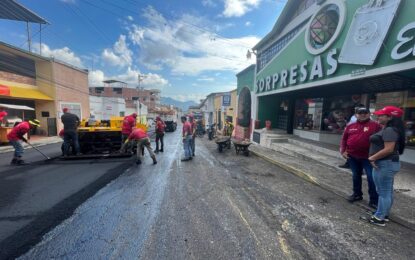 Aplicadas 80 toneladas de asfalto en Barrio Obrero