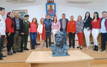 Conversatorio sobre la vida y obra del Comandante Eterno Hugo Chávez  en el Concejo Municipal