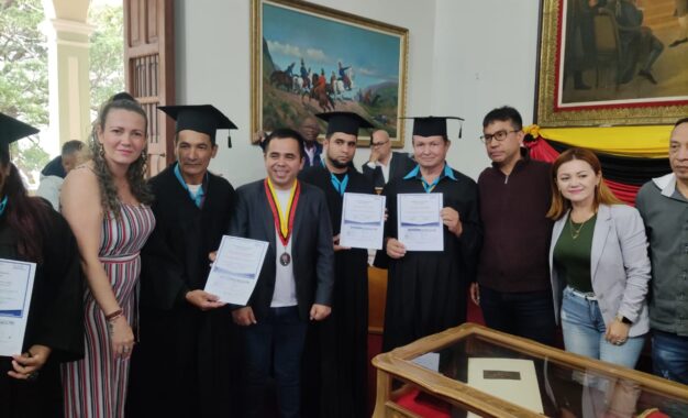 Más de 70 conductores se profesionalizaron en la Escuela de Transporte