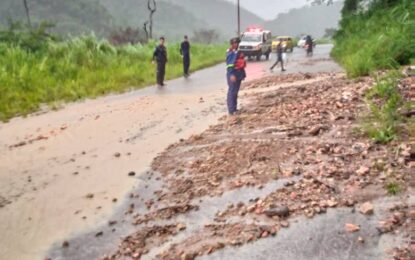 Afectaciones en vías y viviendas anegadas por las lluvias del fin de semana