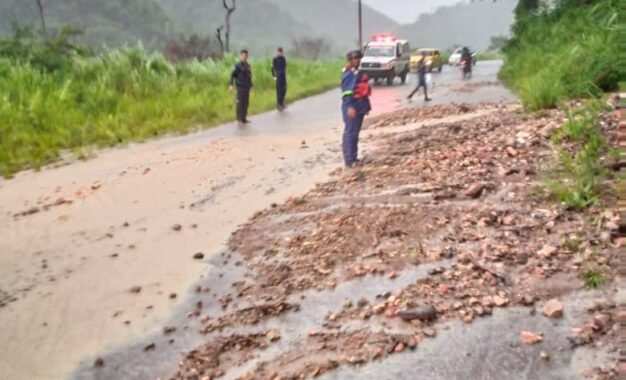 Afectaciones en vías y viviendas anegadas por las lluvias del fin de semana