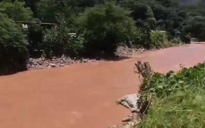 Familias afectadas por crecida de quebrada La Zorquera destacan labores de recuperación de vialidad y atención