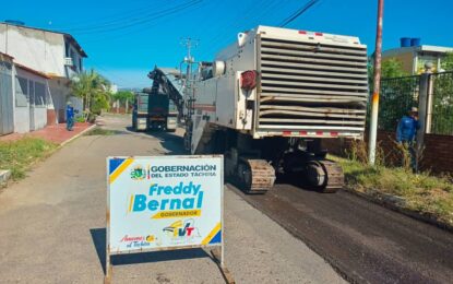 Arreglan calles de San Antonio del Táchira con la Feria del Asfalto