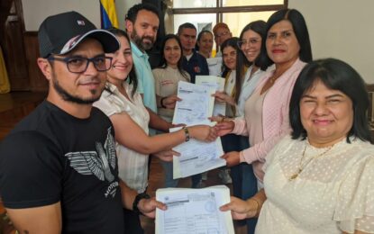 Familias de Guatavita ya cuentan con los títulos de propiedad de sus viviendas