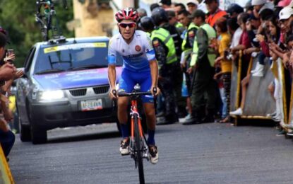Jeison Rujano al frente del club  español Intxausti para la Vuelta al Táchira