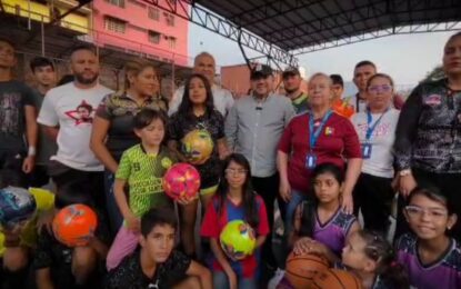 Alcaldía de San Cristóbal rehabilita 11 canchas deportivas