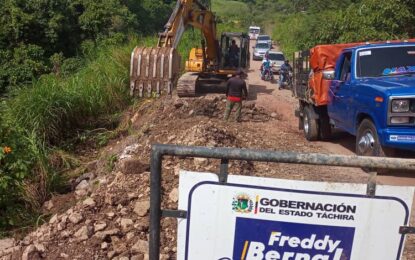 Paso provisional en el tramo Puente de Oro, vía Rubio