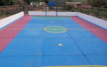 Alcaldía de Bolívar mejora condiciones de canchas deportivas