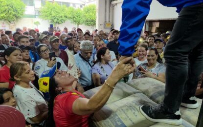 Gobernación entrega 12 mil sacos de cemento a Consejos Comunales para ejecutar obras