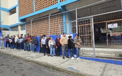 Tachirenses acuden al llamado de votar este 25M