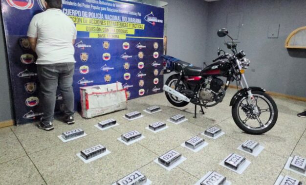 Capturan a dos ciudadanos por portar 20 kilos de sustancias alucinógenas