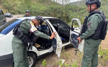 Delincuentes abandonaron vehículo cargado de droga en el municipio Bolívar del estado Táchira