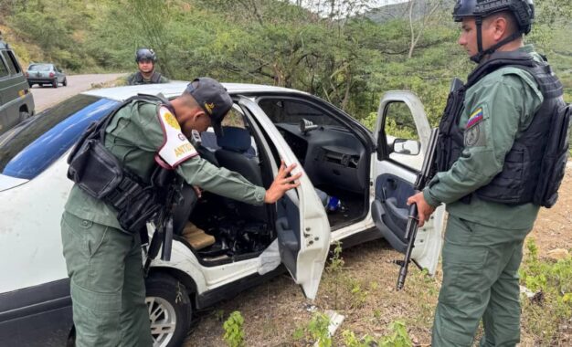 Delincuentes abandonaron vehículo cargado de droga en el municipio Bolívar del estado Táchira