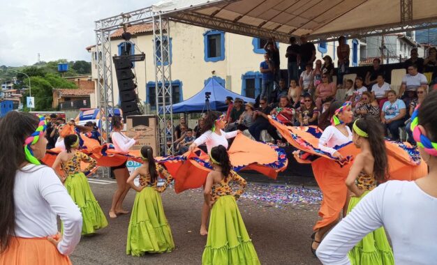 Táriba se vistió de alegría, colores y talentos en el Gran Desfile de la Feria de la Consolación 2025