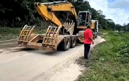 Arrancan labores de reparación de falla de borde en El Piñalito