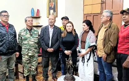 ​Marcela Martínez visita CLET para captar el voto internacional de cara a la consulta del 26 de octubre