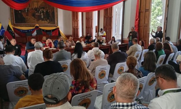 CLET impulsa desarrollo económico en I Encuentro Parlamentario con sectores empresarial y emprendedor