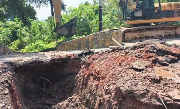 Paso Restringido en tramo El Pueblito vía Rubio Local 09